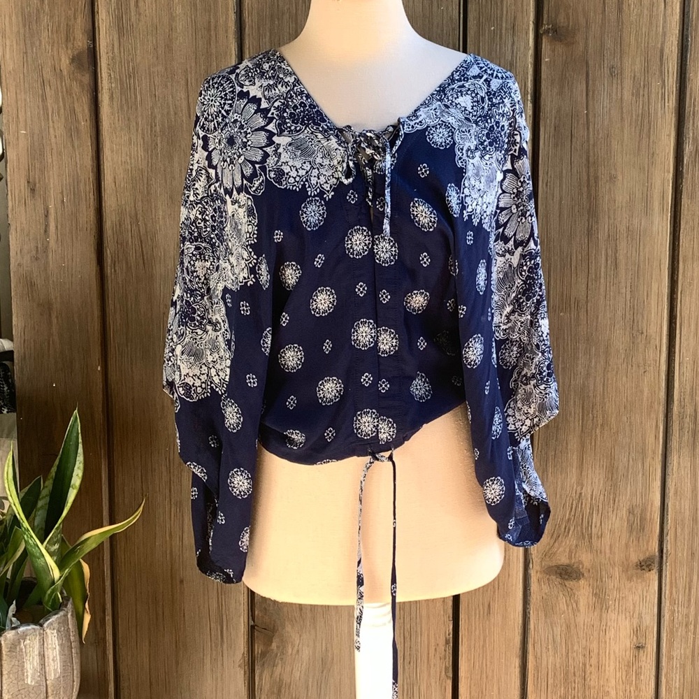 Lulus Top •